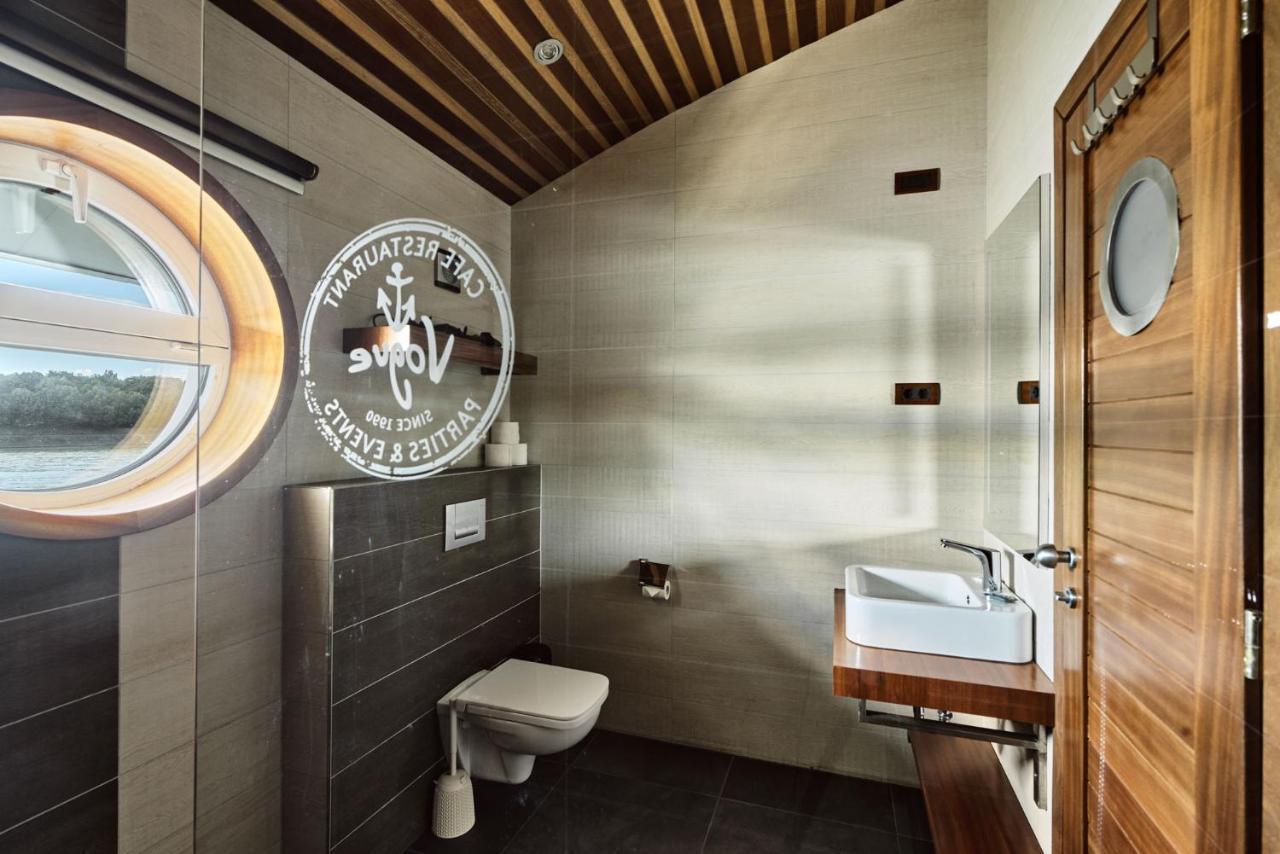 Vogue Boat Apartments บูดาเปสต์ ภายนอก รูปภาพ