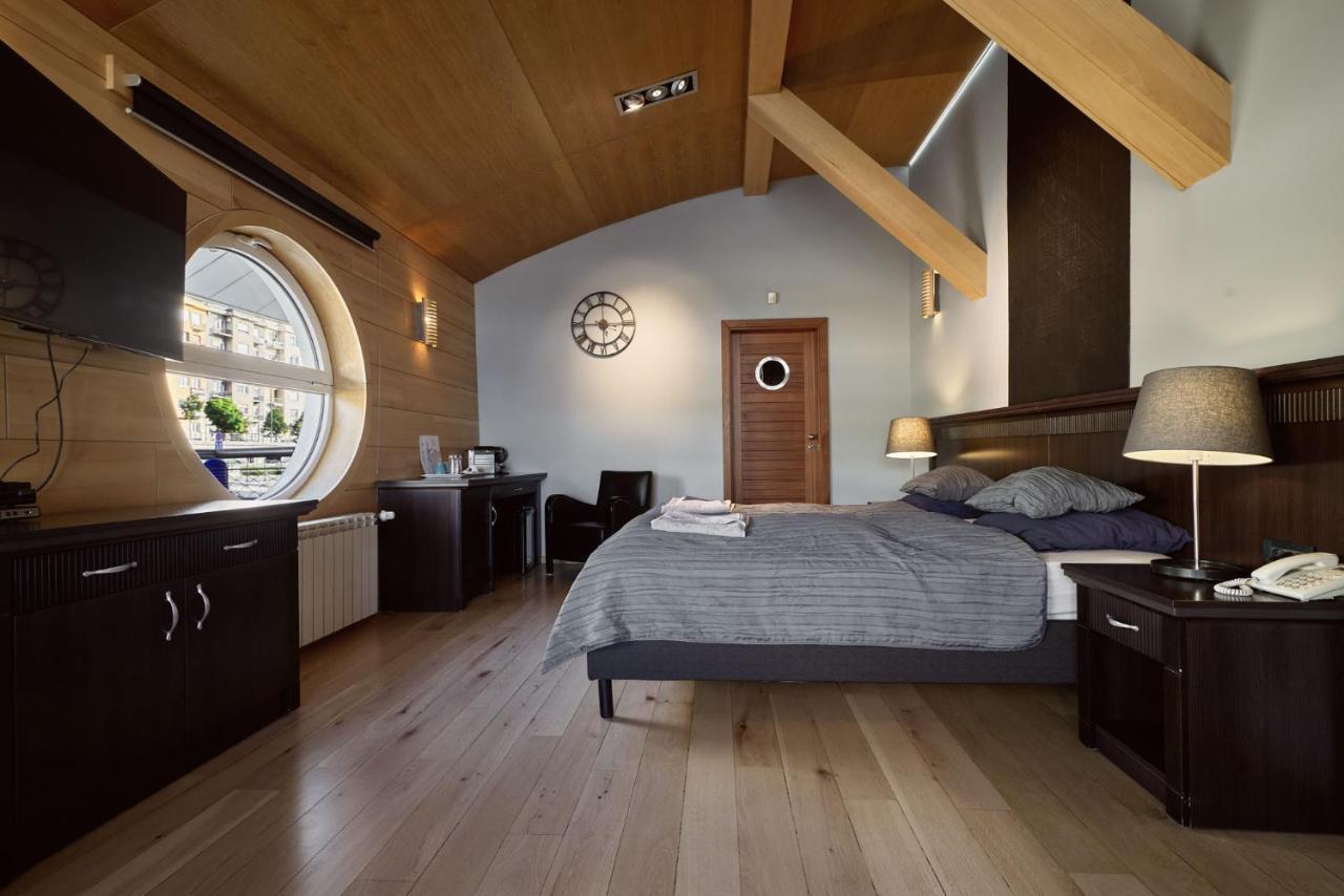 Vogue Boat Apartments บูดาเปสต์ ภายนอก รูปภาพ