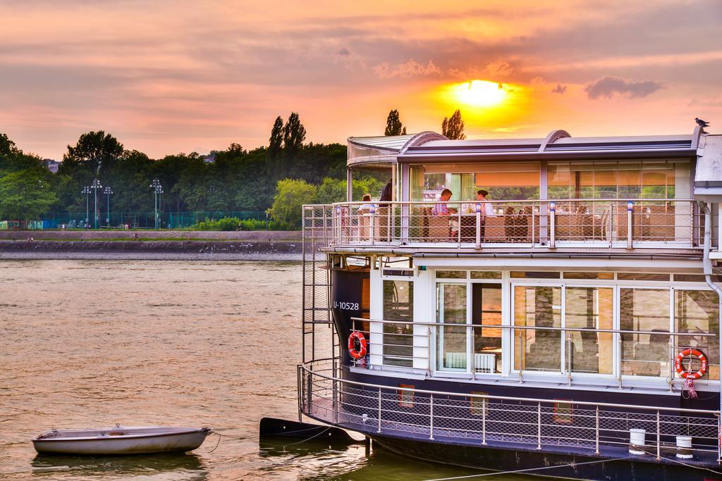 Vogue Boat Apartments บูดาเปสต์ ภายนอก รูปภาพ