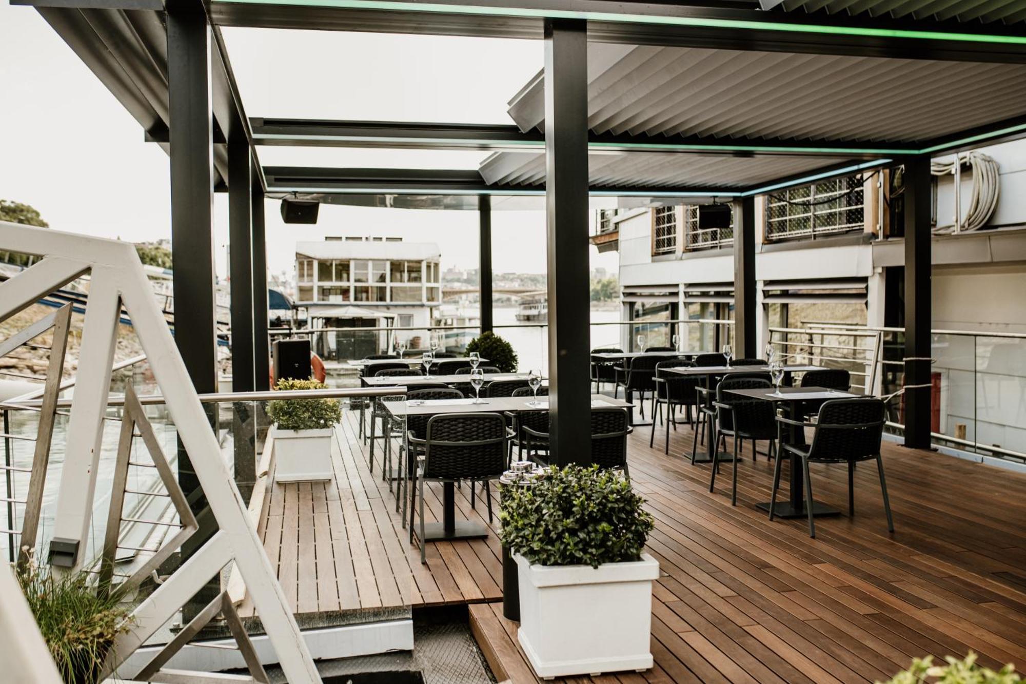 Vogue Boat Apartments บูดาเปสต์ ภายนอก รูปภาพ