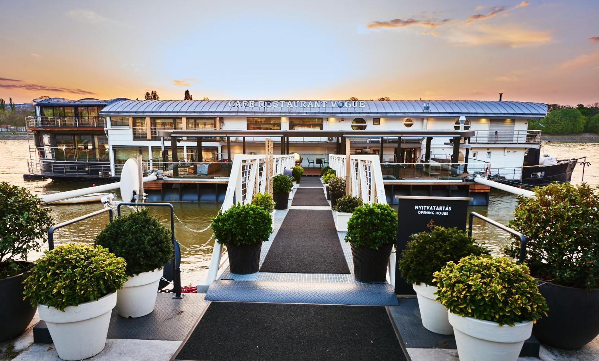 Vogue Boat Apartments บูดาเปสต์ ภายนอก รูปภาพ