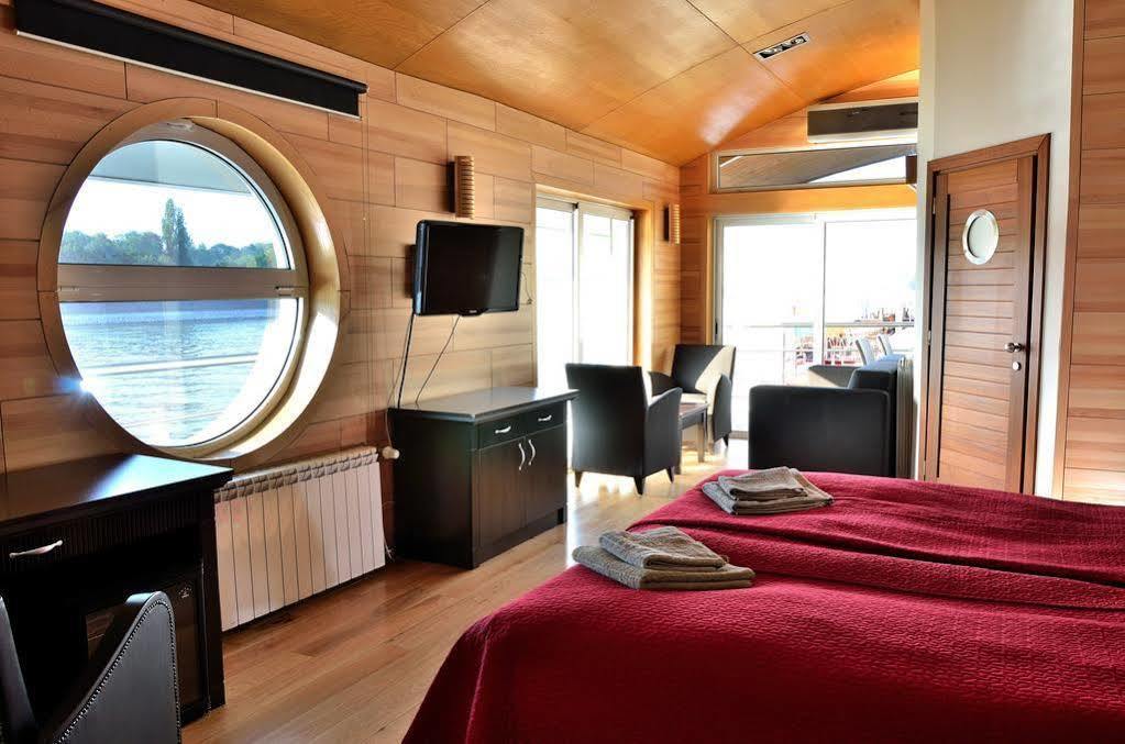 Vogue Boat Apartments บูดาเปสต์ ภายนอก รูปภาพ